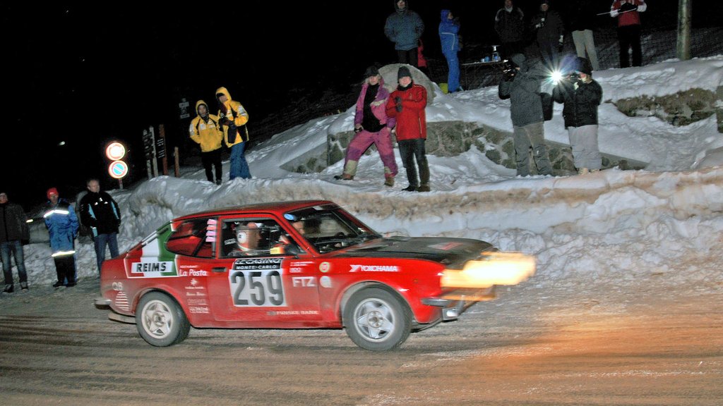Det berømte og berygtede Col de Turini passeres af Lars Hindsgaul og Arne Pagh
(Foto: Viggo Johansen, rallypics.dk)